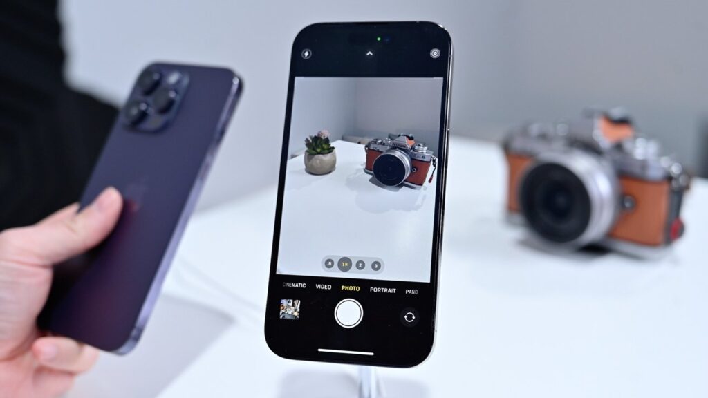 50461-99254-iPhone-14-Pro-and-iPhone-14-Pro-Max-Cameras-xl
